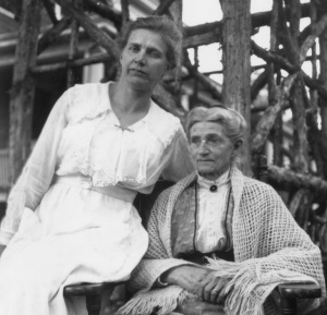 Ruth and her mother in 1917.